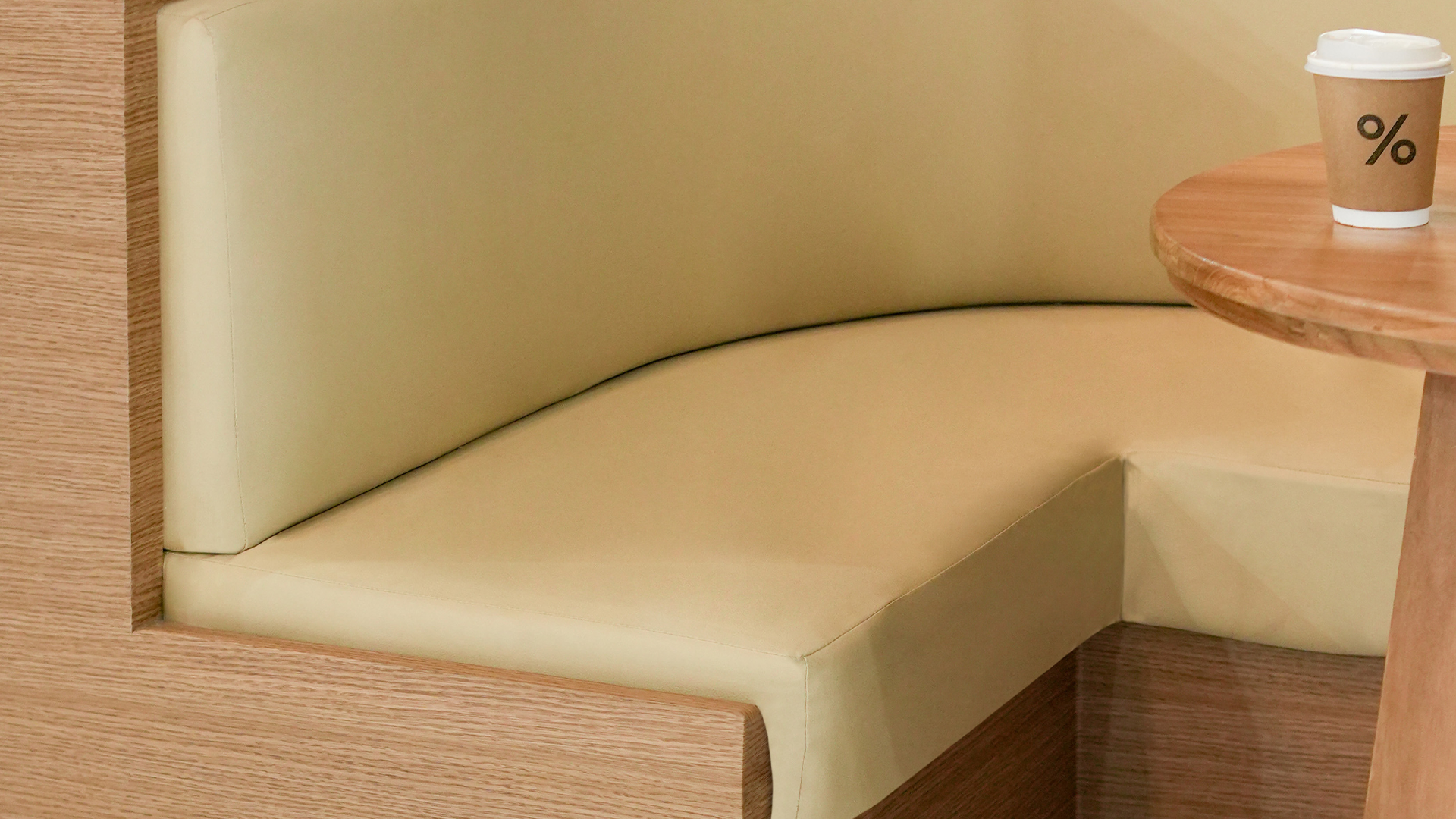 Aplikasi PVC Motif Kayu Pada Media